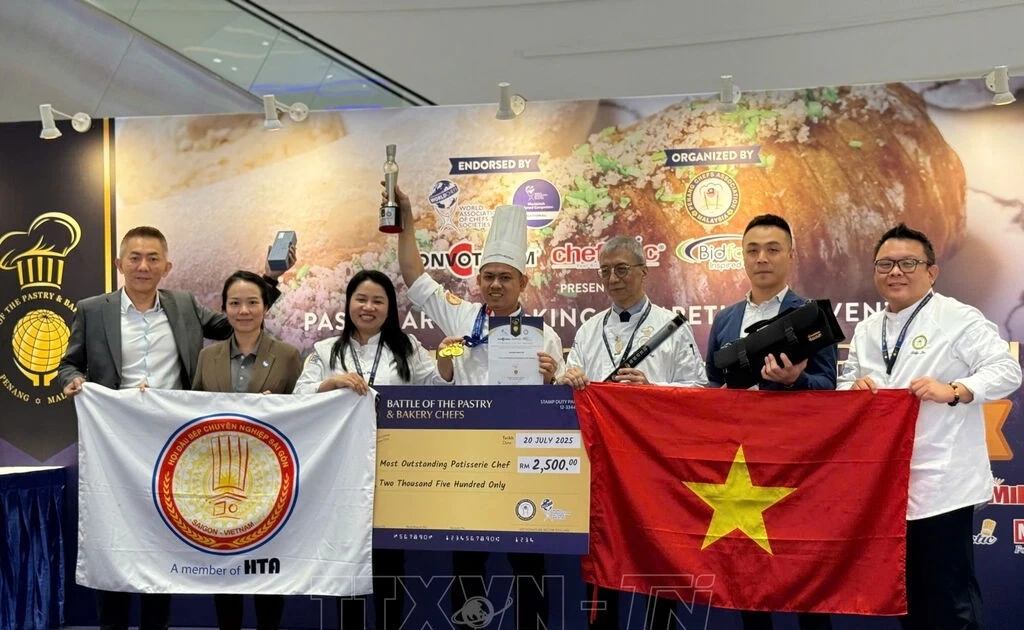 Vietnam triumphs at Battle of the Pastry & Bakery Chefs 2025 in Malaysia